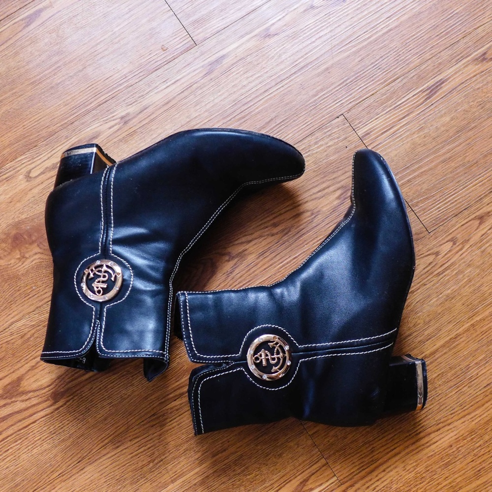 Black boots